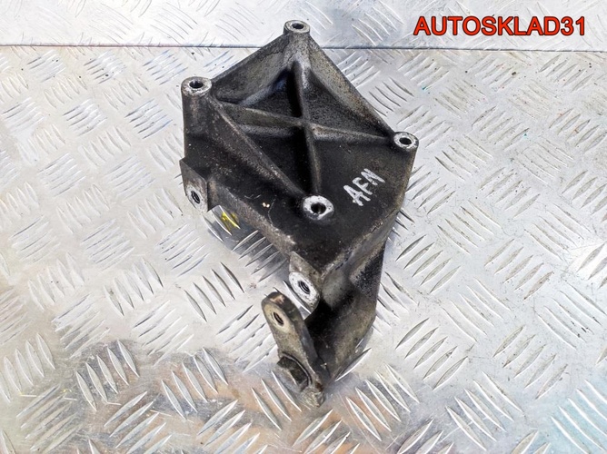 Кронштейн двигателя VW Passat B5 1,9 AFN Дизель